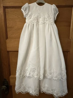 Vestido de batizado Sarah Louise 3 meses com boné novo com etiquetas Inglaterra - Imagem 1 de 4