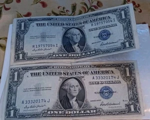 1935 F $1 SILVER CERTIFICATE Lot Of 2 - ONE DOLLAR BANKNOTES - Picture 1 of 8