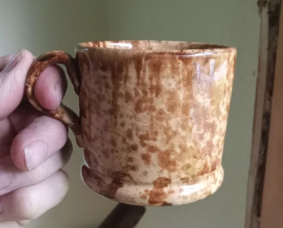 TAZA ROCKINGHAM AÑOS 1870 CON MANGO APLICADO CERÁMICA AMARILLA AMERICANA MUY BONITA Foto 1 de 4