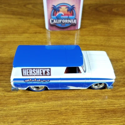 Hot Wheels Nostalgia Hershey Miniatures '64 GMC Panel Blanco Azul Real Riders Foto 1 de 4