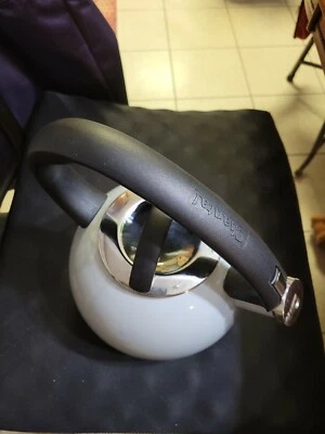 Tetera Chantal Loop gris grafito esmalte sobre acero silbido diseñador 1,8 litros Foto 1 de 4