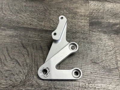 Soporte de clavija reposapiés delantero derecho OEM para Suzuki 2001-2003 GSXR600 2000-2003 GSXR750 Foto 1 de 4