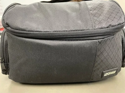 Videocámara profesional Canon XA60 UHD 4K con pantalla táctil LCD y zoom óptico 20x Foto 1 de 3