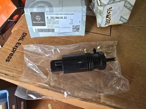 Mercedes Benz verschiedene Scheibenwaschmaschinenmotor Pumpe vorne. Original A2318660121 - Bild 1 von 3