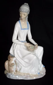 Casades Porcelain Figurine Seated Girl with Egg Basket and Squirrel Spain Mint - Picture 1 of 10