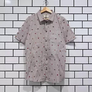 CAMISA BLANCA ONCE PARIS SABOR COMIDA CHATARRA HAMBURGUESA PAPAS FRITAS PIZZA CUPCAKE DONUT A RAYAS - Imagen 1 de 8