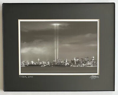 George J. Kunze - Fotografía original firmada "Tributo, Nueva York" 2002 Foto 1 de 4