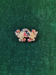 American Airlines Halloween Ghosts Lapel Pin - Picture 1 of 4
