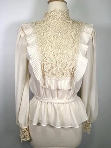 Vintage 70er viktorianisches Revival hochgeschlossenes Spitzenbluse mit Schößchen cremefarben Prairie Gunne-Stil - Bild 1 von 15