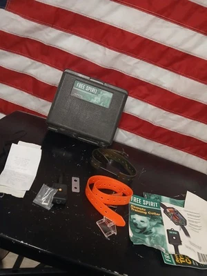 Treinador remoto para cães Innotek Free Spirit modelo FS-102A com várias coleiras - Imagem 1 de 4