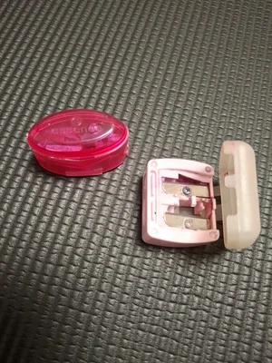 2 x Kosmetik Anspitzer - Bild 1 von 4