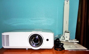 OPTOMA GT1080HDRx Projector Amazing Image Near Mint 4 Hours +Ceiing Mount Bundle - Picture 1 of 20