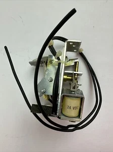 GE TKMASTA8 SHUNT TRIP 24VDC - Imagen 1 de 6