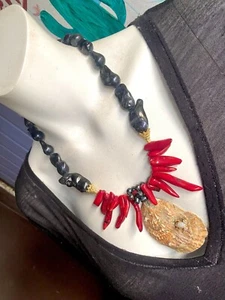 Collana di design corallo barocco perle ciondolo conchiglia rana pezzo unico - Foto 1 di 8