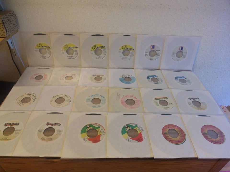 156x Singles LOT Roots DUB Dancehall REGGAE Toasting 7" LOT - Bild 1 von 1