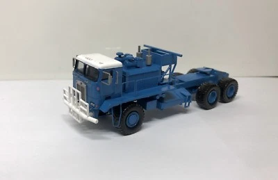 Campo petrolífero HO 1/87 Kenworth 993 COE - azul - modelo de resina listo para usar Foto 1 de 4