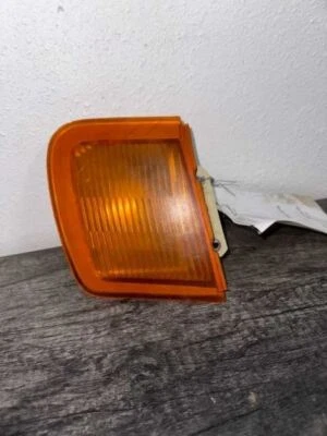 1986 - 1988 Mercury Sable 原始设备制造商右手乘客侧转向信号灯 — 第 1/3 张图片