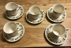 5 tazas y platillos de Holiday Traditions - Imagen 1 de 4
