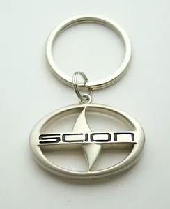 Llavero de metal para automóvil Scion Automotive nuevo sin usar en paquete - Imagen 1 de 2