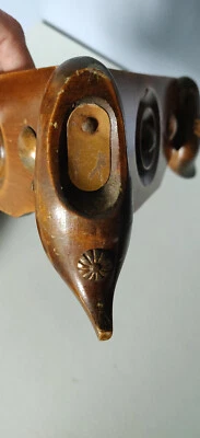 Ancienne boîte, coffret de forme triangulaire, décoration sabots - Photo 1/4