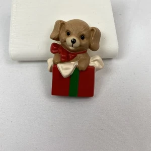 Hallmark Plastic Puppy Dog in Gift Brooch Pin Christmas Gift Present 1989 - Picture 1 of 3