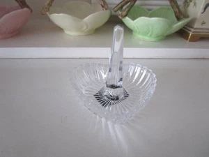 MIKASA ARDSLEY HEART SHAPED CRYSTAL RING HOLDER - Picture 1 of 7