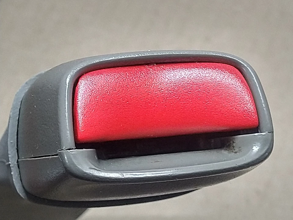 Chevrolet Suburban 2000 cinturón de seguridad del pasajero delantero hebilla código de color 922, gris Foto 1 de 4