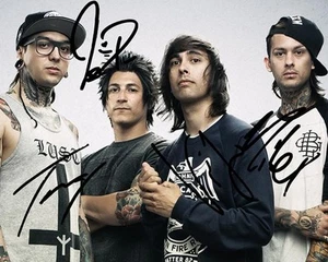 Foto firmada por Pierce the Veil Group 8X10 Rp Vic Fuentes Mike Jaime Preciado Perry - Imagen 1 de 1