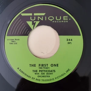 Petticoats THE FIRST ONE / MOTORBOAT SONG  (POP 45) #344 PLAYS VG+ TO VG++ - Bild 1 von 4