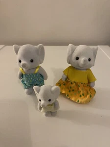 SYLVANIAN FAMILIES ELEPHANTFAMILY #5376 - COMPLETE & DRESSED - L@@K £13 - Picture 1 of 5