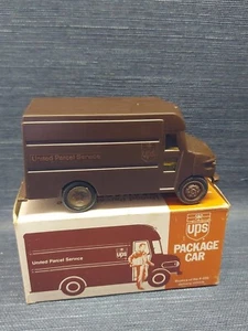 Pacchetto giocattolo UPS vintage camion consegna auto P-600 1977 scala 1:32 con scatola - Foto 1 di 8