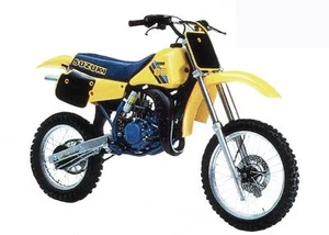1986 Suzuki RM 80 RADIATOR SHROUD AND GAS TANK DECALS AHRMA VINTAGE MOTOCROSS - Foto 1 di 1