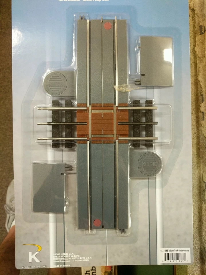 O-Gauge - K-Line - Super Streets Tubular Track Grade Crossing (6-21283) • - Image 1 of 1