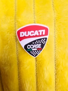 Dije de zapato de cocodrilo con logotipo de coche Ducati - Regalo para ventilador, - Accesorio inspirado - Imagen 1 de 1