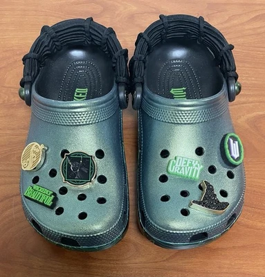 Zueco clásico Crocs WICKED Elphaba 210524 en verde/negro para mujer talla 7 - usado en excelente estado Foto 1 de 4