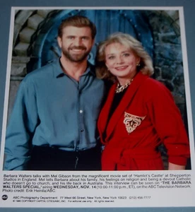  Foto aus den 90er Jahren "The Barbara Walters Special" mit Mel Gibson 8x10 Farbe - Bild 1 von 1