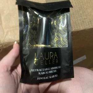 Laura Geller New York Retractable AIRBRUSH Kabuki Brush - NEW - Picture 1 of 2