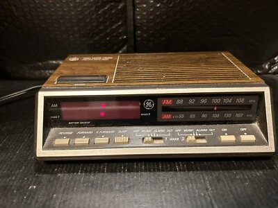 Reloj despertador vintage GE radio AM/FM modelo 7-4616B 2 tiempos de activación, LED rojo -probado Foto 1 de 4