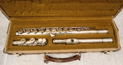 Flauta plateada Yamaha LeBlanc Vito 111R con estuche **DOBLADA NECESITA REPARACIÓN** Foto 1 de 4