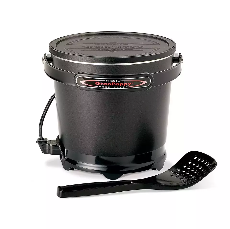 Presto #05411 GranPappy Electric Deep Fryer. 6-cup capacity, 1500W. - Image 1 of 1