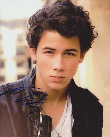 NICK JONAS SIGNED 8X10 PHOTO 4 Cover
