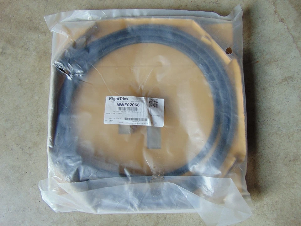 1998-2002 MAZDA 626 4 DOOR SEDAN FITS FRONT WINDSHIELD MOULDING MOLDING MWF2066 - Image 1 of 2