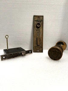 Antique Victorian Brass Door Hardware Mortise Lock Knobs Plates & Key - Picture 1 of 16