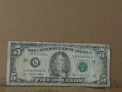 Billete de 5 dólares vintage serie 1995 moneda circulada de Estados Unidos Foto 1 de 4