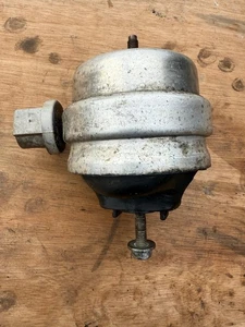 Audi A4 2.0tdi B7 BPW Left engine mount 8e0199379 2005-2009 - Picture 1 of 3
