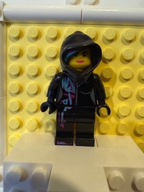 Lego Minifigure - Lucy Wyldstyle tlm017 from the Lego Movie 70801 Melting Room