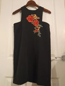 Boohoo Petite Black Shift Dress With Pretty Rose Motif Size 10 - Picture 1 of 4