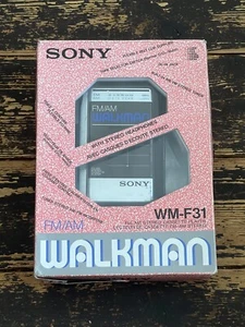 Cassette/radio estéreo Sony Walkman WM-F31 de colección en caja CINTURÓN NUEVO - Imagen 1 de 22