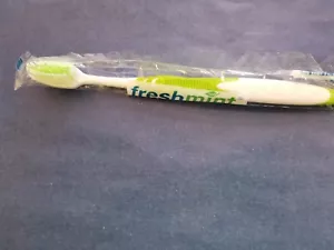 (ONE) 7" ADULT/KIDS TOOTHBRUSH FRESHMINT,DENTISTS/PETS/ORAL CARE, COLOR VARIES - Picture 1 of 3