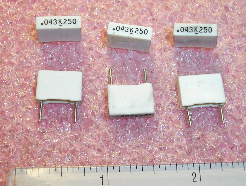 QTY (100) .043uf 250V 10% RADIAL METALLIZED BOX FILM CAPACITORS CFB433K250   - Image 1 of 1